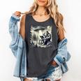 Bigfoot With Alien Reading A Book Bigfoot And UFO Comfort Colors Tank Top Pepper