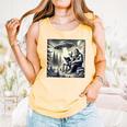 Bigfoot With Alien Reading A Book Bigfoot And UFO Comfort Colors Tank Top Grey