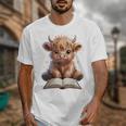 Highland Cow Reading Book Bookworm Unisex T-Shirt