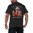 I Like My Books Spicy And My Coffee Icy Skeleton Men's Back Print T-Shirt