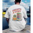 Unearth A Story Cute Turtle Reading Books Librarian Men's Back Print T-Shirt