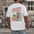 Unearth A Story Cute Turtle Reading Books Librarian Men's Back Print T-Shirt