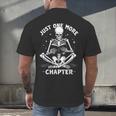 Just One More Chapter Skeleton Reading Bookworm Men's Back Print T-Shirt Just One More Chapter Skeleton Reading Bookworm Men's Back Print T-Shirt