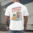 Unearth A Story Cute Turtle Reading Books Librarian Men's Back Print T-Shirt