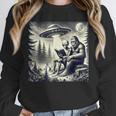 Bigfoot With Alien Reading A Book Bigfoot And UFO Unisex Sweatshirt