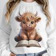 Highland Cow Reading Book Bookworm Unisex Sweatshirt