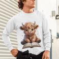 Highland Cow Reading Book Bookworm Unisex Long Sleeve T-Shirt