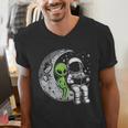 Astronaut Reading Book To Alien Moon Space Women Kids Men Men's V-Neck T-Shirt