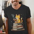 Cat Reading Books Men's V-Neck T-Shirt