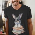 Cute Reading Bunny With Glasses Books Reader Book Bookworm Men's V-Neck T-Shirt