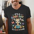It's a Good Day To Read a Book Cute Giraffe Men's V-Neck T-Shirt It's a Good Day To Read a Book Cute Giraffe Men's V-Neck T-Shirt
