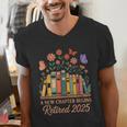 A New Chapter Begins Retired 2025 Books Flowers Men's V-Neck T-Shirt