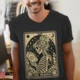 The Reader Tarot Card Book Lover Skeleton Reading Book Men's V-Neck T-Shirt