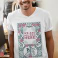 Cheshire Cat Alice In Wonderland Vintage Book Men's V-Neck T-Shirt Cheshire Cat Alice In Wonderland Vintage Book Men's V-Neck T-Shirt