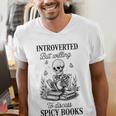 Introvert Read Spicy Books Lover Bookworm Skeleton Reading Men's V-Neck T-Shirt