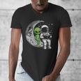 Astronaut Reading Book To Alien Moon Space Women Kids Men Men's V-Neck T-Shirt