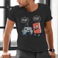 Gamer Book Lover Girl Women Bookworm Video Gaming Daughter Men's V-Neck T-Shirt