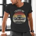 Retro Vintage I Closed My Book To Be Here Reading Teacher Men's V-Neck T-Shirt Retro Vintage I Closed My Book To Be Here Reading Teacher Men's V-Neck T-Shirt