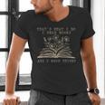 That's What I Do I Read Books And Know Things Bookworm Women Men's V-Neck T-Shirt That's What I Do I Read Books And Know Things Bookworm Women Men's V-Neck T-Shirt