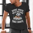 Women's Wild Dreams Reading Giraffe Book Reader Zoo Animals Kids Men's V-Neck T-Shirt