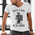 Halloween Skeleton Pun Book Lover Library Joke Men's V-Neck T-Shirt