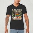 Reading That's What I Do I Read Books And I Know Things Men's V-Neck T-Shirt