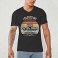 Retro Vintage I Closed My Book To Be Here Reading Teacher Men's V-Neck T-Shirt Retro Vintage I Closed My Book To Be Here Reading Teacher Men's V-Neck T-Shirt