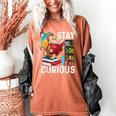 Stay Curious Monkey Reading Book Lover Bookworm Women's Comfort Colors T-Shirt Yam