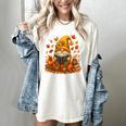 Cute Autumn Gnome Reading Pumpkin Book Lover Women's Comfort Colors T-Shirt Ivory