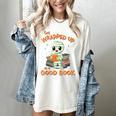 Cute Halloween Teacher Librarian Mummy Reading Books Women's Comfort Colors T-Shirt Ivory