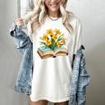 Daffodils Flowers Book Floral Women's Comfort Colors T-Shirt Ivory