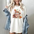 Fall Colors s I Love Fall s Books & Pumpkins Women's Comfort Colors T-Shirt Ivory