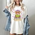Highland Cow Reading Book Floral Bookworm Women's Comfort Colors T-Shirt Ivory