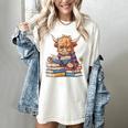 Highland Cow Reading Book Librarian Library Women's Comfort Colors T-Shirt Ivory