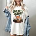 Unearth A Story Fox Reads a Book Women's Comfort Colors T-Shirt Ivory