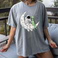 Astronaut Reading Book To Alien Moon Space Book Lover Men Women's Comfort Colors T-Shirt Gray