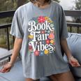 Book Fair Vibes Groovy 70s Retro School Librarian Women's Comfort Colors T-Shirt Gray