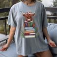 Cute Highland Cow With Book Floral Bookworm Librarian Book Women's Comfort Colors T-Shirt Gray