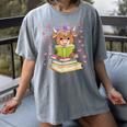 Highland Cow Reading Book Floral Bookworm Women's Comfort Colors T-Shirt Gray