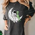 Astronaut Reading Book To Alien Moon Space Book Lover Men Women's Comfort Colors T-Shirt Pepper