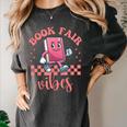 Book Fair Vibes School Librarian Retro 70s Reading Bookworm Women's Comfort Colors T-Shirt Pepper