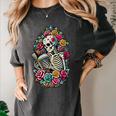 Book Lover Skeleton Reading With Dia De Los Muertos Flowers Women's Comfort Colors T-Shirt Pepper