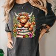 Bookworm Cute Highland Cow Reading Book Women's Comfort Colors T-Shirt Pepper