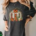 Christmas Book Pumpkin Reading Holiday Lovers Teacher Women's Comfort Colors T-Shirt Pepper