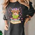 Highland Cow Reading Book Floral Bookworm Women's Comfort Colors T-Shirt Pepper
