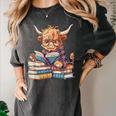 Highland Cow Reading Book Librarian Library Women's Comfort Colors T-Shirt Pepper