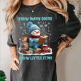 Reading Snow So Many Books Christmas Snow Little Time Women's Comfort Colors T-Shirt Pepper