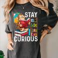 Stay Curious Monkey Reading Book Lover Bookworm Women's Comfort Colors T-Shirt Pepper