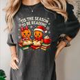 ’Tis The Season To Be Reading Book Lover Women's Comfort Colors T-Shirt Pepper