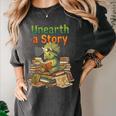 Unearth a Story Triceratops Dinosaur Reading Books Cute Dino Women's Comfort Colors T-Shirt Pepper